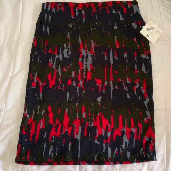XL Lularoe Cassie NWT - Picture 1 of 3